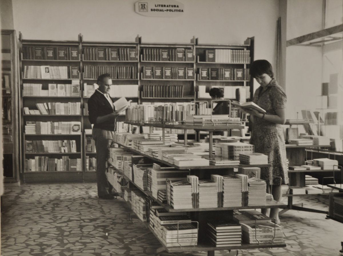 A Könyváruház a nyolcvanas években •  Fotó: Forrás: Csíki Székely Múzeum