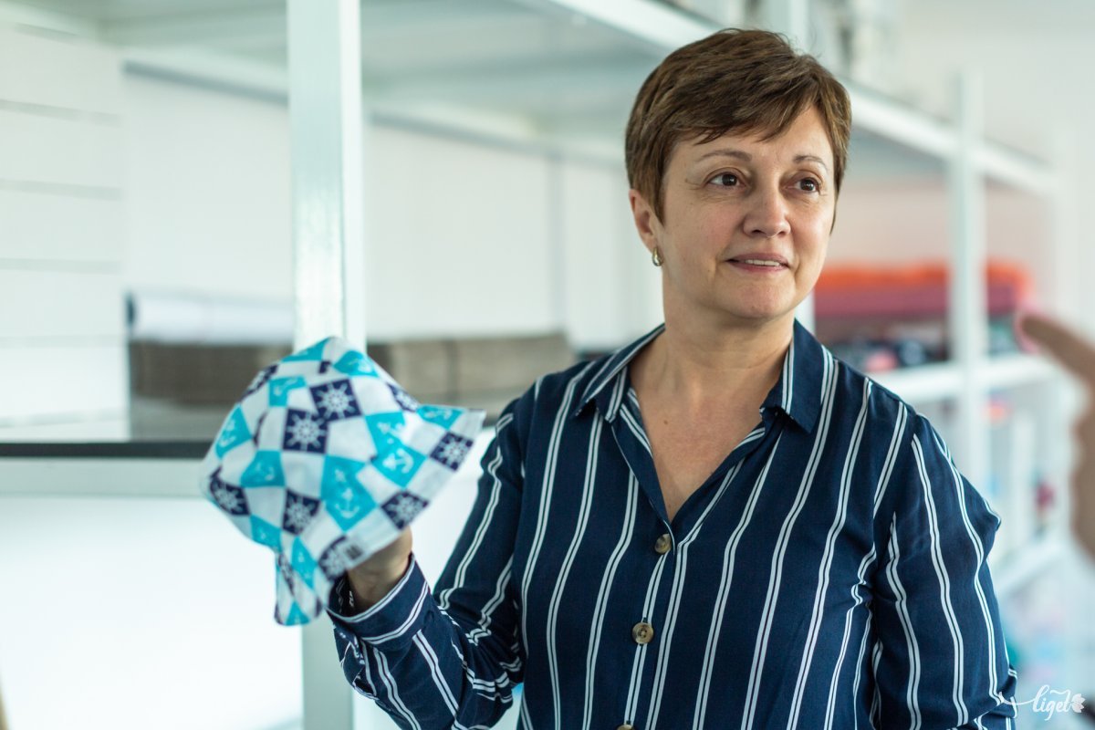 Az ipari ruhatermelést hagyta ott Józsa Rita, hogy egyedi gyerekruhákat gyártson •  Fotó: Erdély Bálint Előd