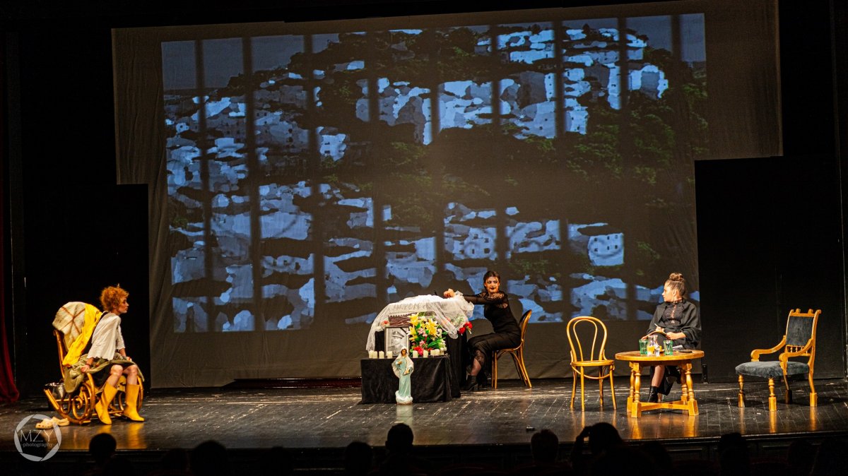 Laila Ripoll: Atra bilis (Búskomorság). Teatrul Studio – Marosvásárhelyi Művészeti Egyetem •  Fotó: Mezey Koppány / Forrás: Unscene fesztivál