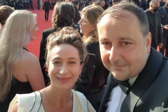 A cannes-i vörös szőnyegen: izgatottan öltötte magára a szmokingot Katona László