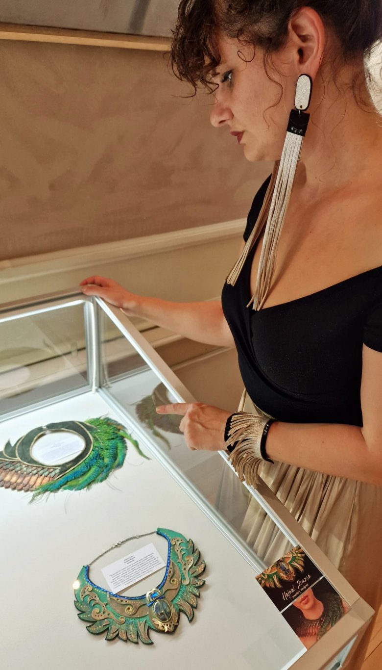 A kiállított Hajnal-ékszerek a divat fővárosában •  Fotó: Hajnal Zsuzsanna saját archívuma