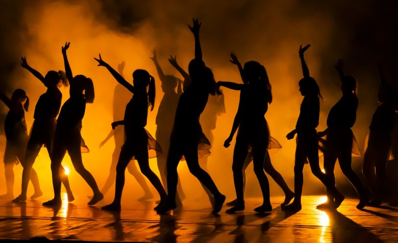 ABBA-show a Tóth Larissa Táncstúdió előadásában •  Fotó: Hátszegi Ákos személyes archívuma