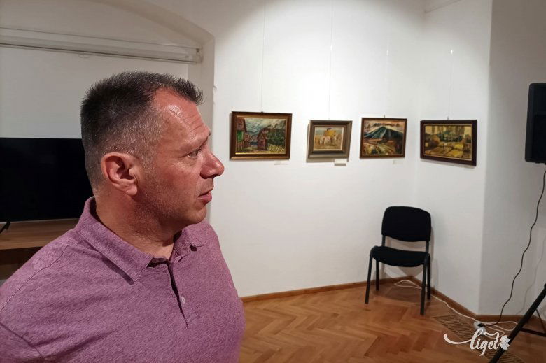 A világ minden táján felbukkanhatnak székelyföldi kötődésű művészek festményei •  Fotó: Gergely Imre