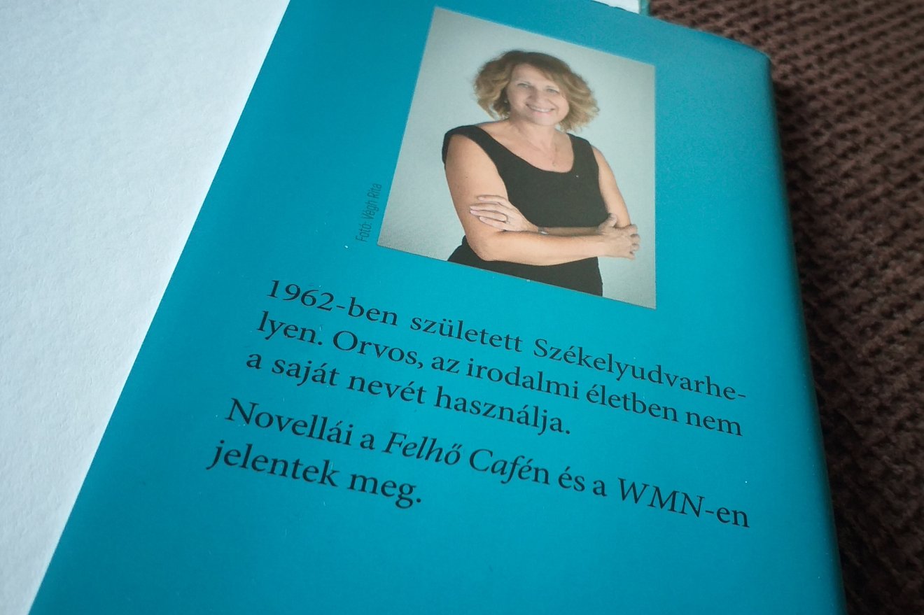 Rövid a szöveg, hiszen még elsőkötetes szerző •  Fotó: Katona Zoltán