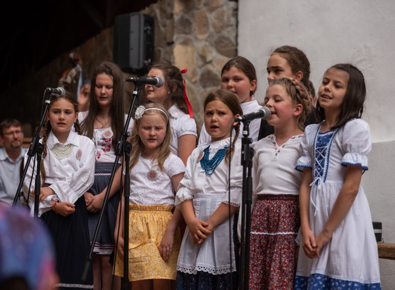 Népdalok csilingelő gyermekhangon •  Fotó: Ádám Gyula