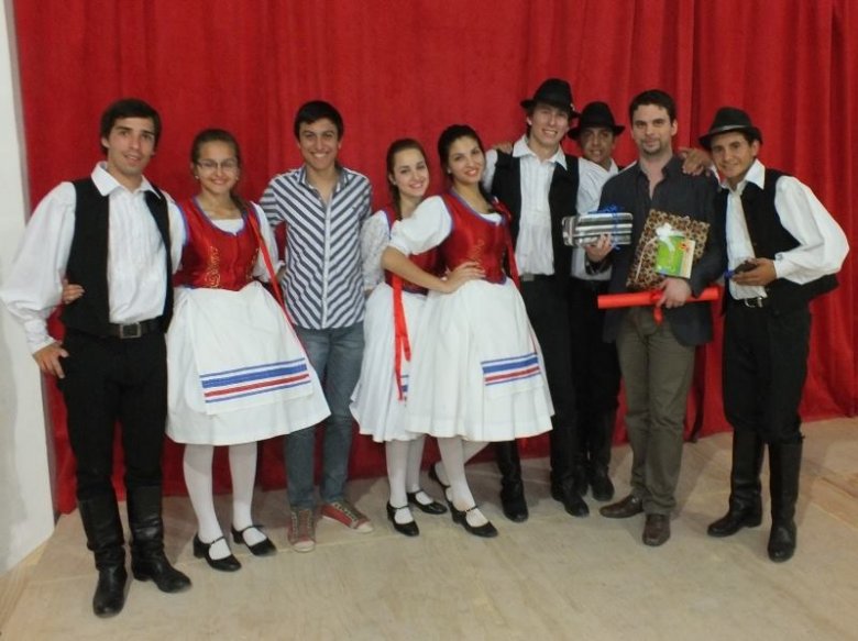 Táncosokkal Chacoban 2014-ben •  Fotó: Forrás: Zsonda Márk
