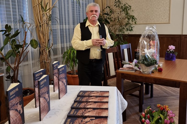 A szerzőnek is meglepetés volt a kötet megjelenése •  Fotó: Birtalan Adrienn