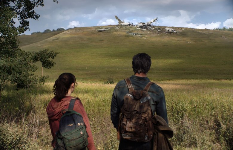 Ellie és Joel a sorozatban, egyelőre hátulnézetből •  Fotó: HBO Max