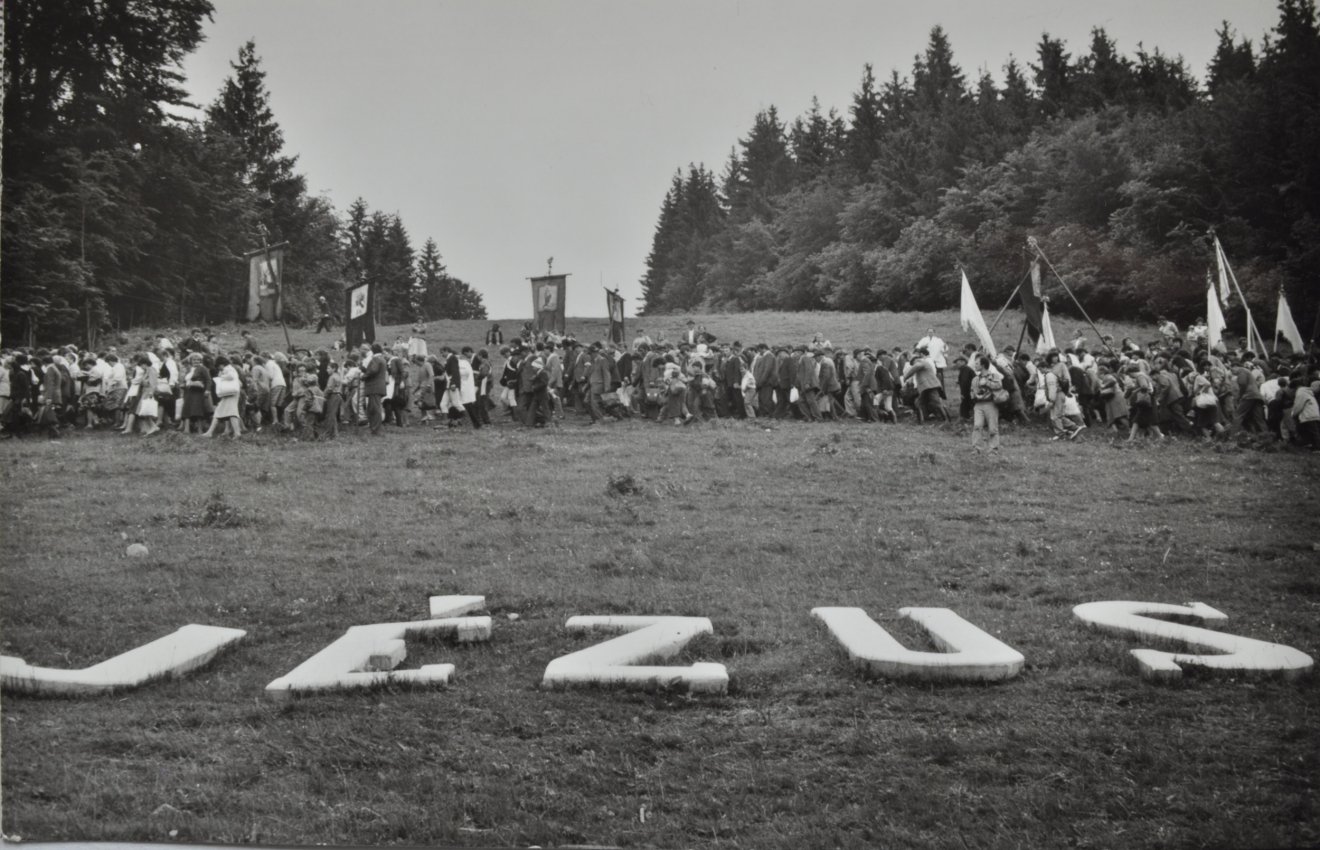 Kikerülés a Kissomlyóra (1990) •  Fotó: Kunkovács László. A Csíki Székely Múzeum tulajdona