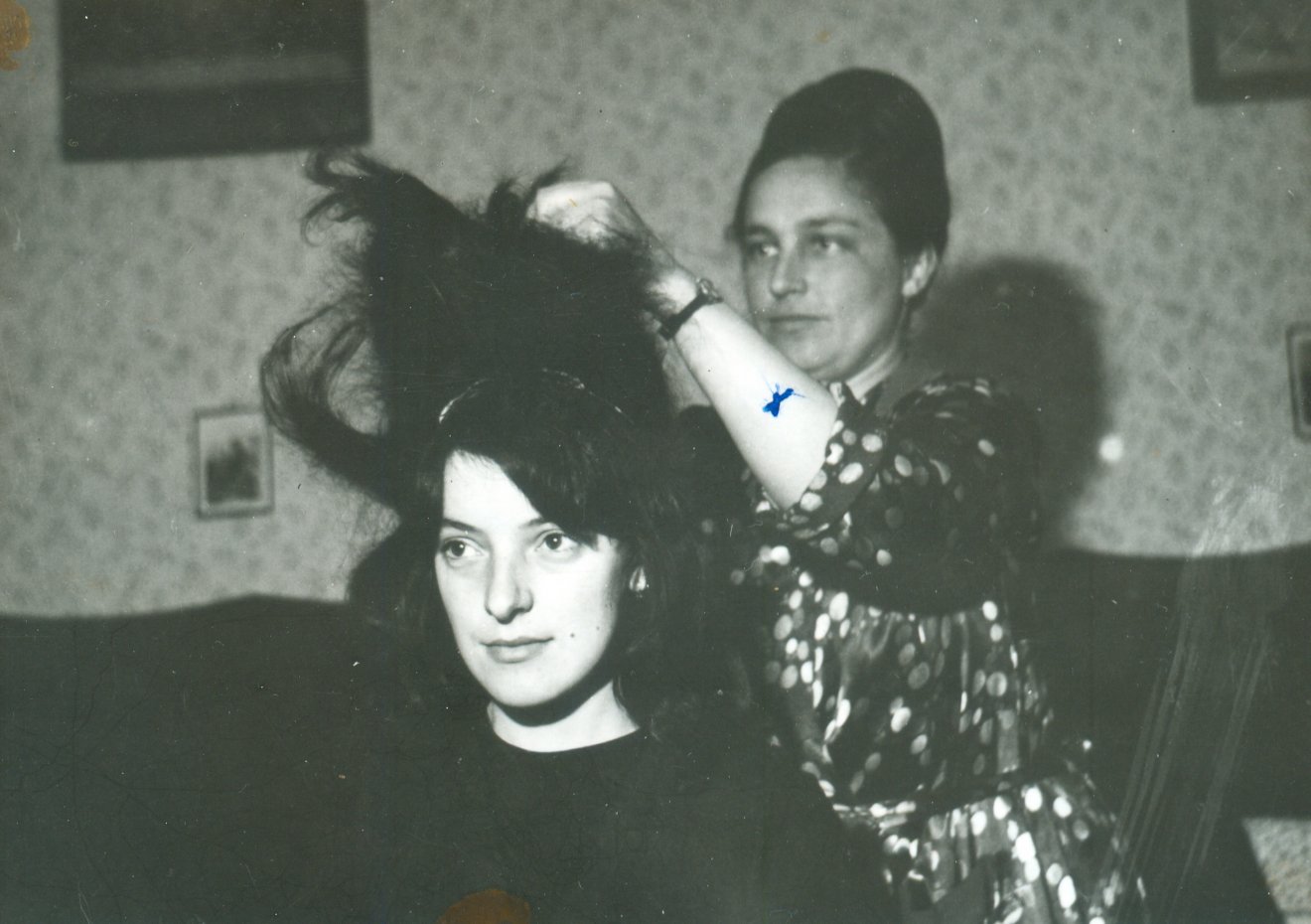 „Divatűzés” Szépvízen, 1971 •  Fotó: Forrás: Imre Kálmán hagyatéka