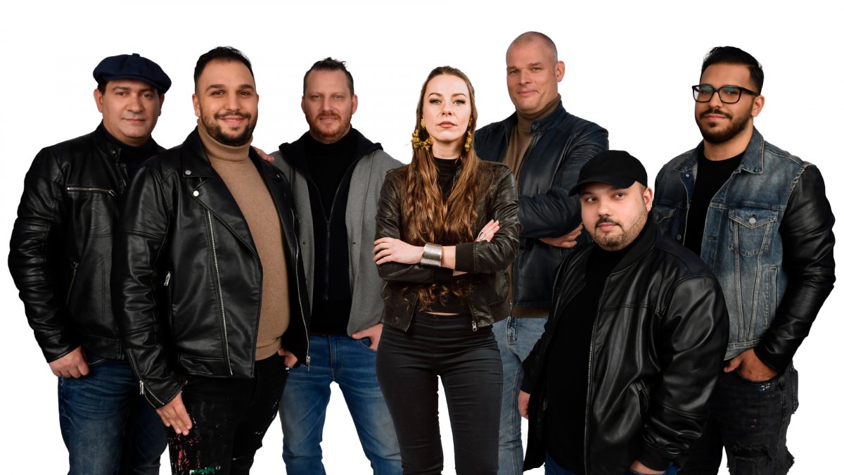 Koszikát a magyarországi Swing à la Django énekesnőjeként láthatjuk a Duna Televízió képernyőjén •  Fotó: Mediaklikk.hu