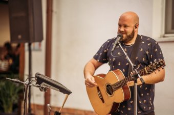 „A harminc már majdnem negyven” – Hangácsi Márton a Jámbor Tehénben