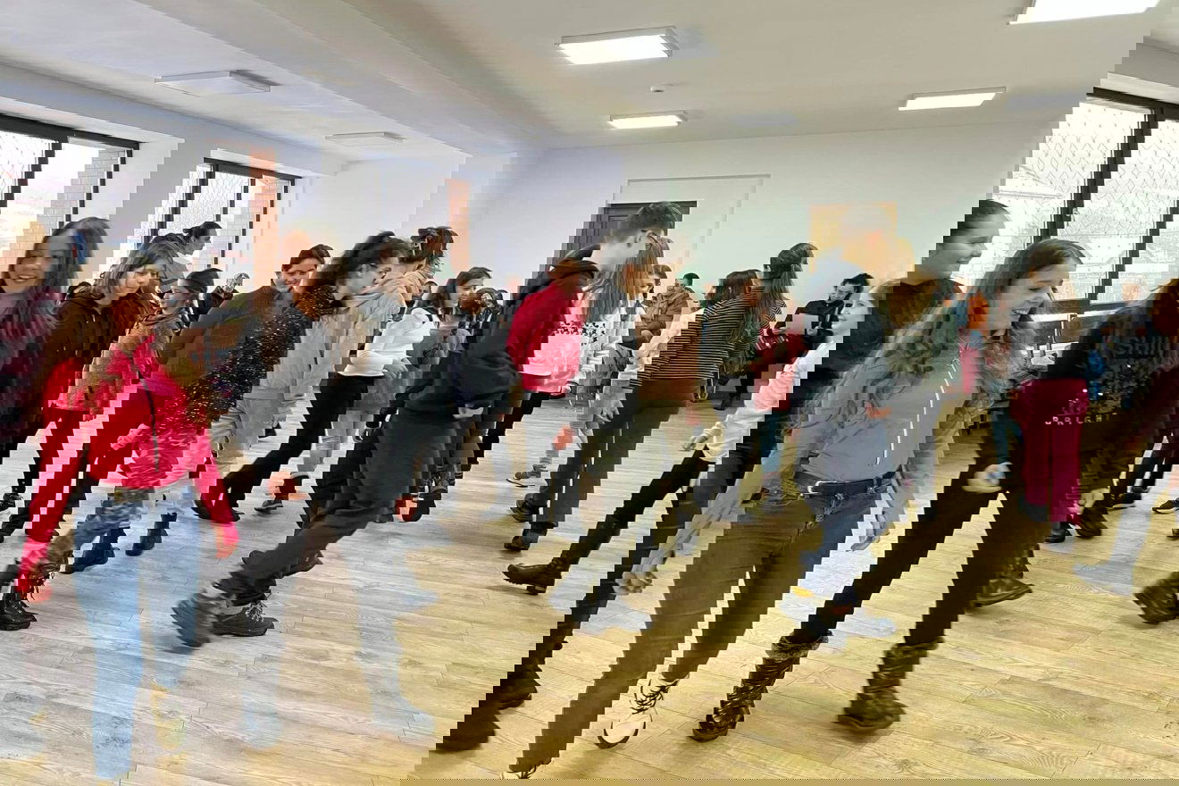 Jókedvű gelencei diákszínjátszók •  Fotó: Tamás István