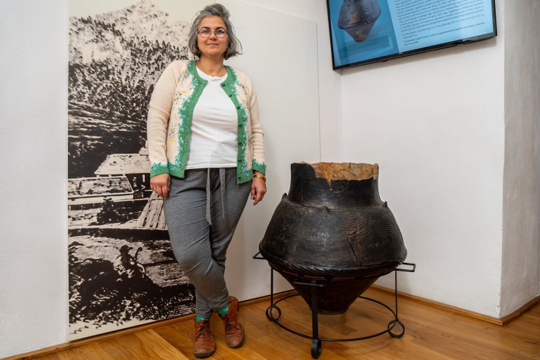 Kosza-Bereczki Judith, a Csíki Székely Múzeum régészeti gyűjteményének kezelője •  Fotó: Gegő Imre