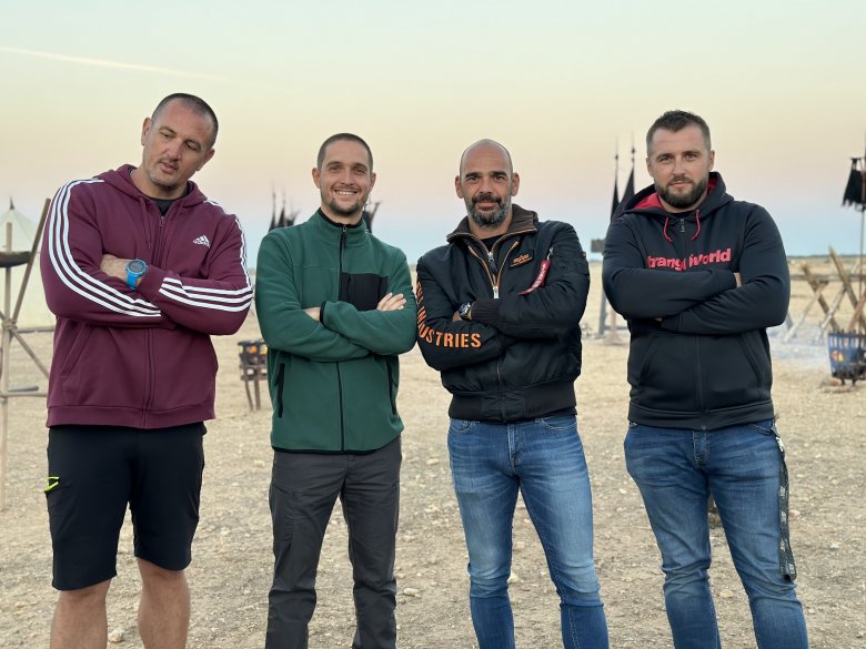 Csongor (balról a második) egy arab produkció, a Muawiya forgatási helyszínén, Tunéziában •  Fotó: Egyed Csongor archívuma