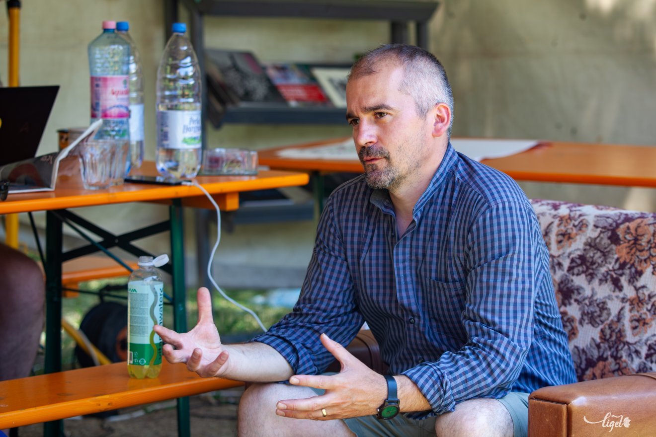 Berze Imre, a tábor művészeti vezetője •  Fotó: Csató Andrea