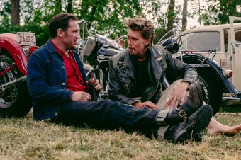 Tom Hardy és Austin Butler mutatják meg, hogy nem is olyan egyszerű a kemény motorosok élete