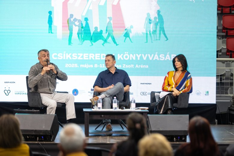 Dresch Mihály, Száraz Miklós György és Juhász Anna •  Fotó: Forrás: Csíkszeredai Könyvvásár