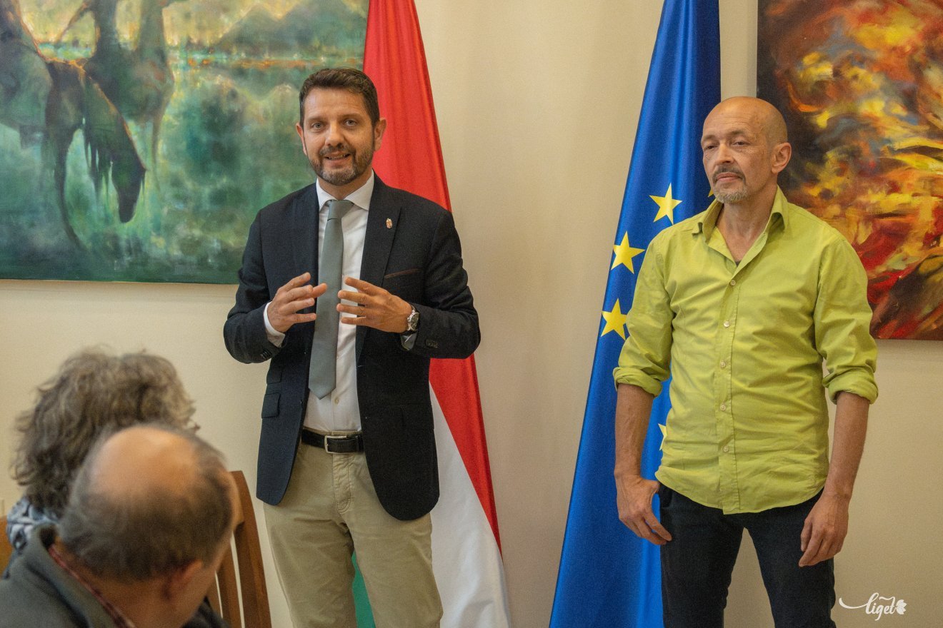 Dolhai István főkonzul és Szabó János a megnyitón •  Fotó: Borbély Fanni