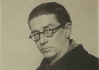 Aki szelíd iróniával reagált a világ igazságtalanságaira
