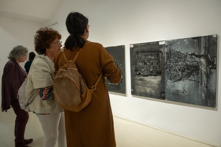 Megszenesedett valóság – Petru Lucaci fekete univerzuma