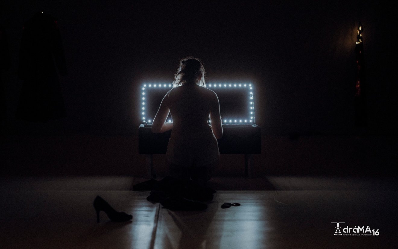 •  Fotó: Forrás: Tomcsa Sándor Színház