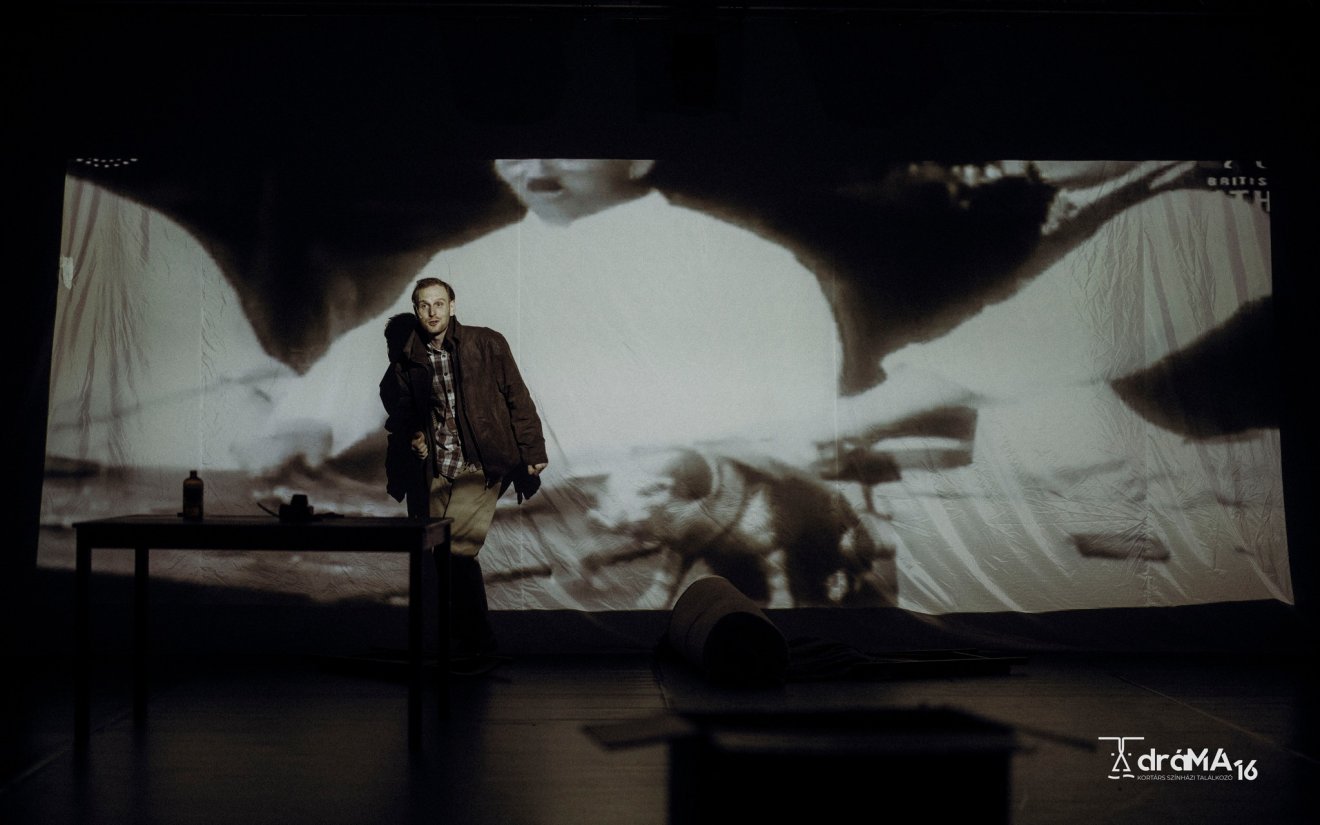 •  Fotó: Forrás: Tomcsa Sándor Színház