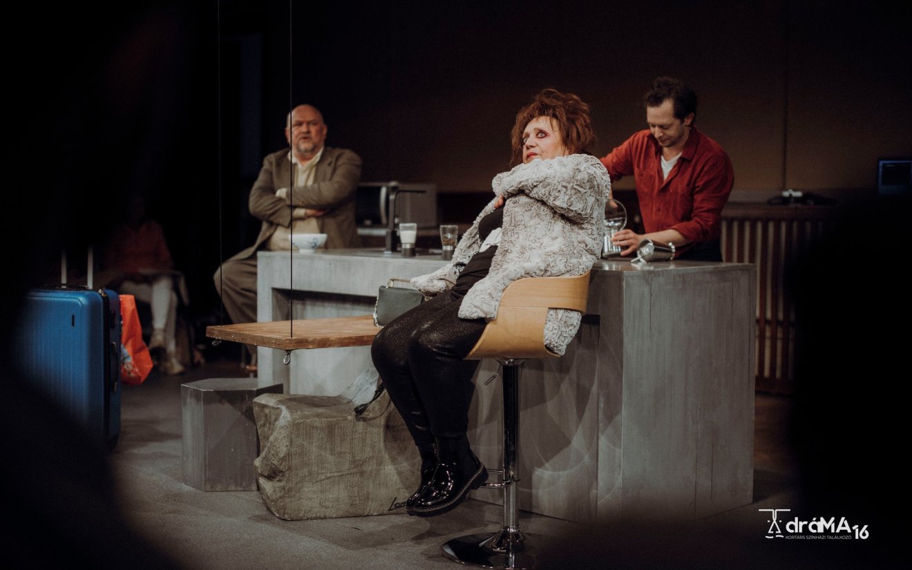 •  Fotó: Forrás: Tomcsa Sándor Színház