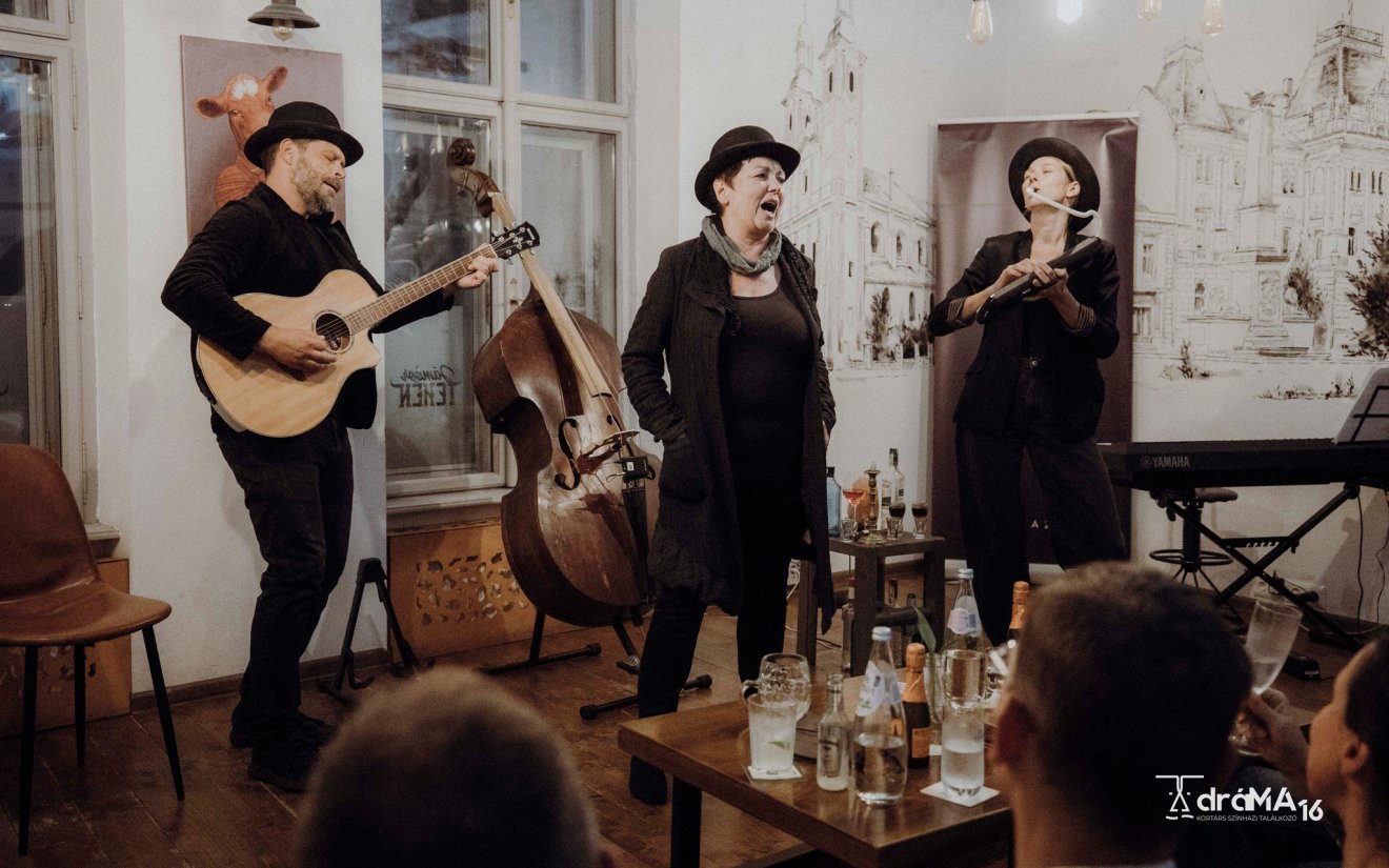 Hommage á Édith Piaf •  Fotó: Forrás: Tomcsa Sándor Színház