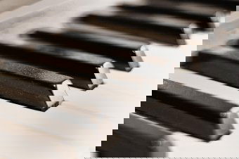 Rendkívüli zongoraest Bogányi Gergellyel a Kultúrpalotában