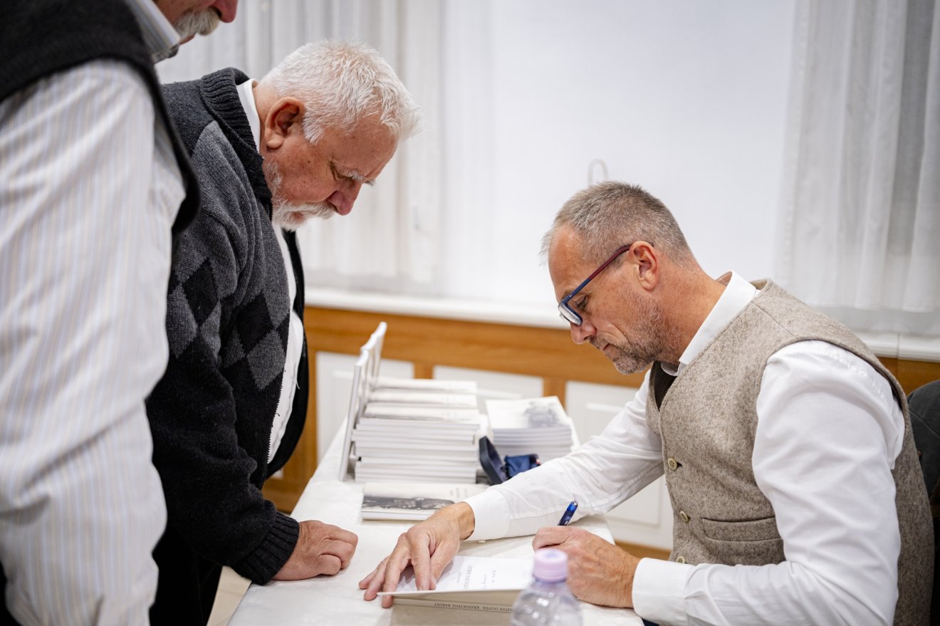 Fráter Olivér, Kratochvil Károly, Magyarország Csíkszeredai Főkonzulátusa