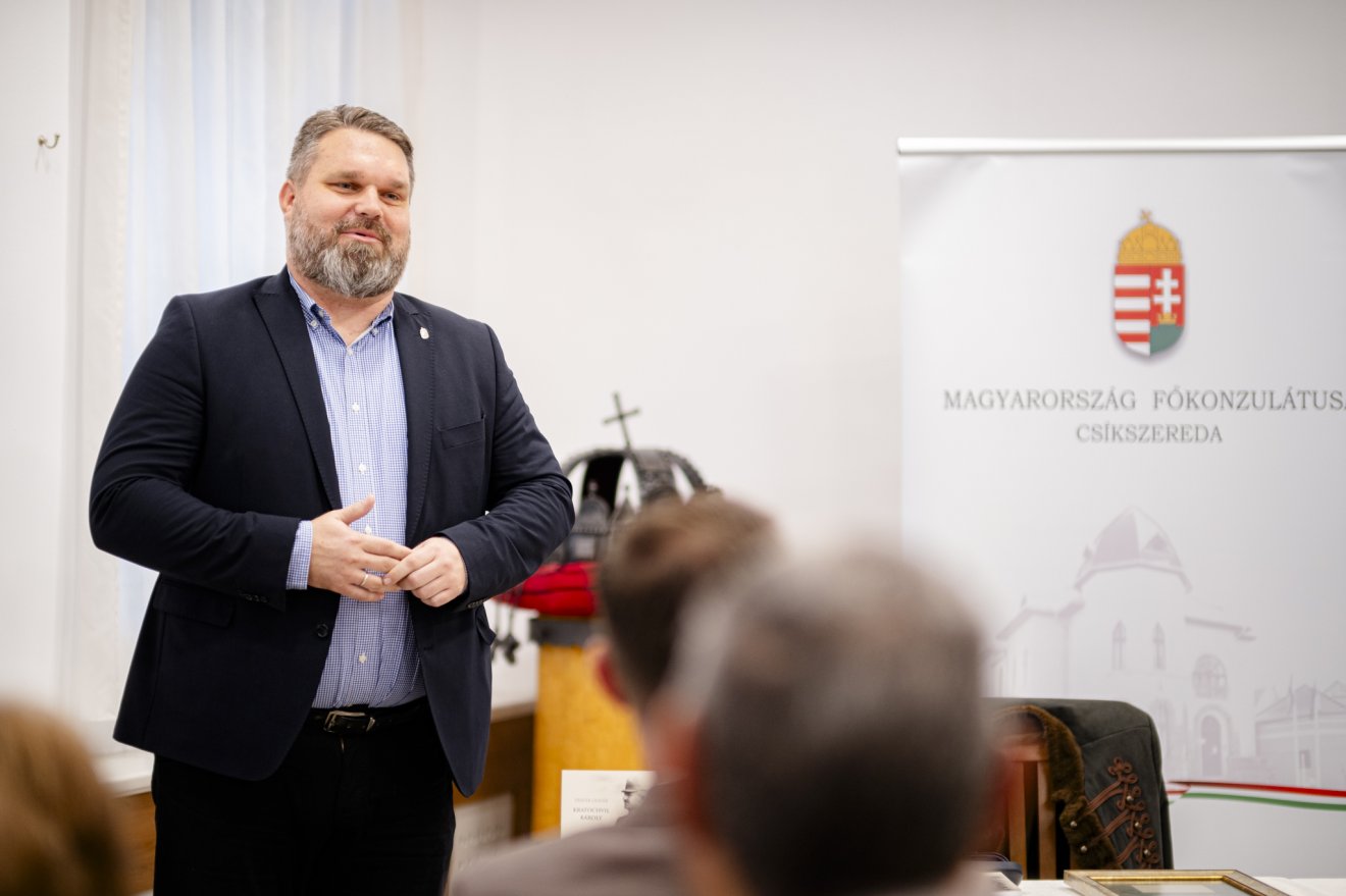 Fráter Olivér, Kratochvil Károly, Magyarország Csíkszeredai Főkonzulátusa