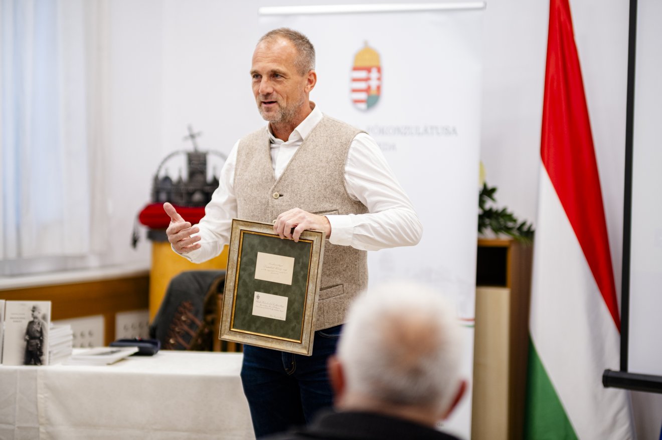 Fráter Olivér, Kratochvil Károly, Magyarország Csíkszeredai Főkonzulátusa