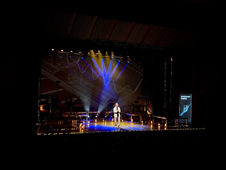 Amikor a tudomány megszólal, és mögötte felhangosodik a rock