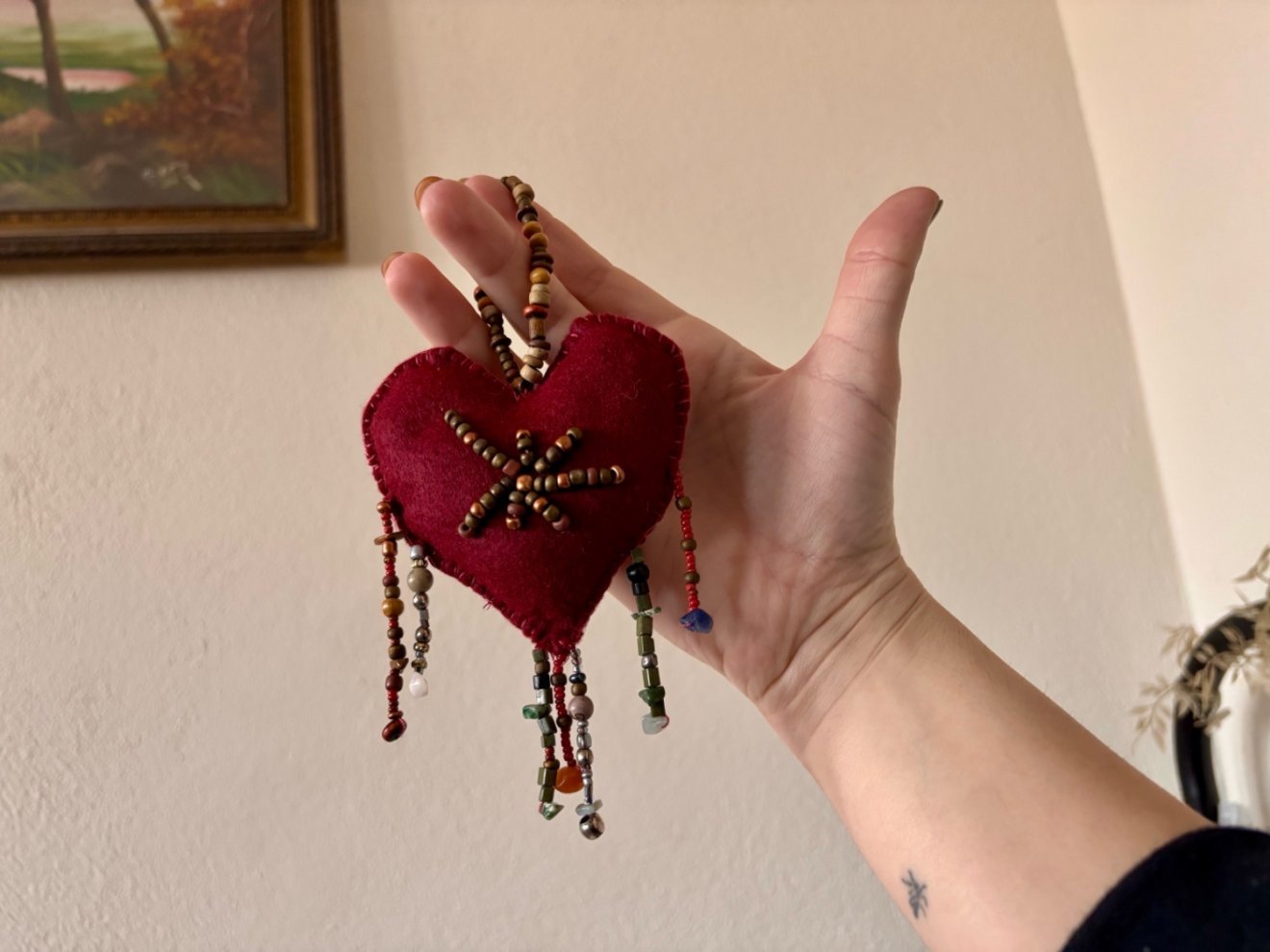 A klasszikus piros klasszikus szívként került a fára &bullet;  Fotó: Nagy Lilla