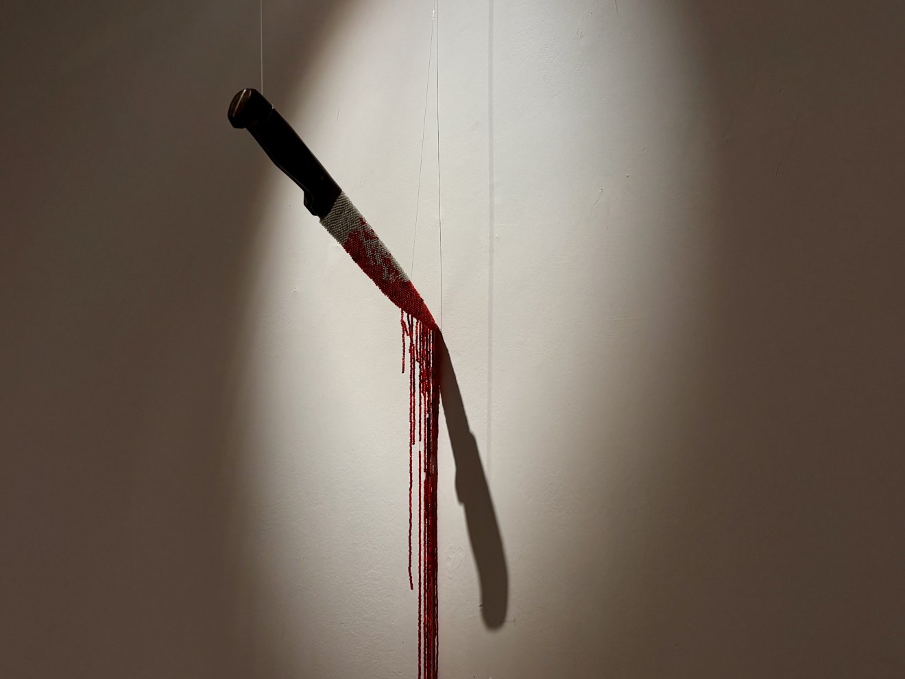 vér, Magdalena Pelmuș, Gendered Blood, fegyver, Törékeny anatómia, Új Kriterion Galéria