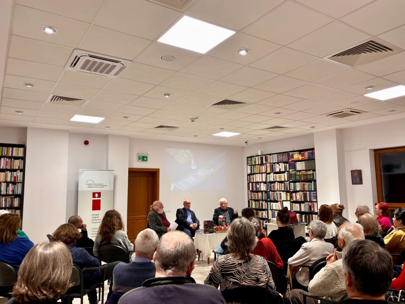 Mindig formában, Botár László, Székedi Ferenc, Sarány István, művészalbum, Hargita Megyei Kulturális Központ