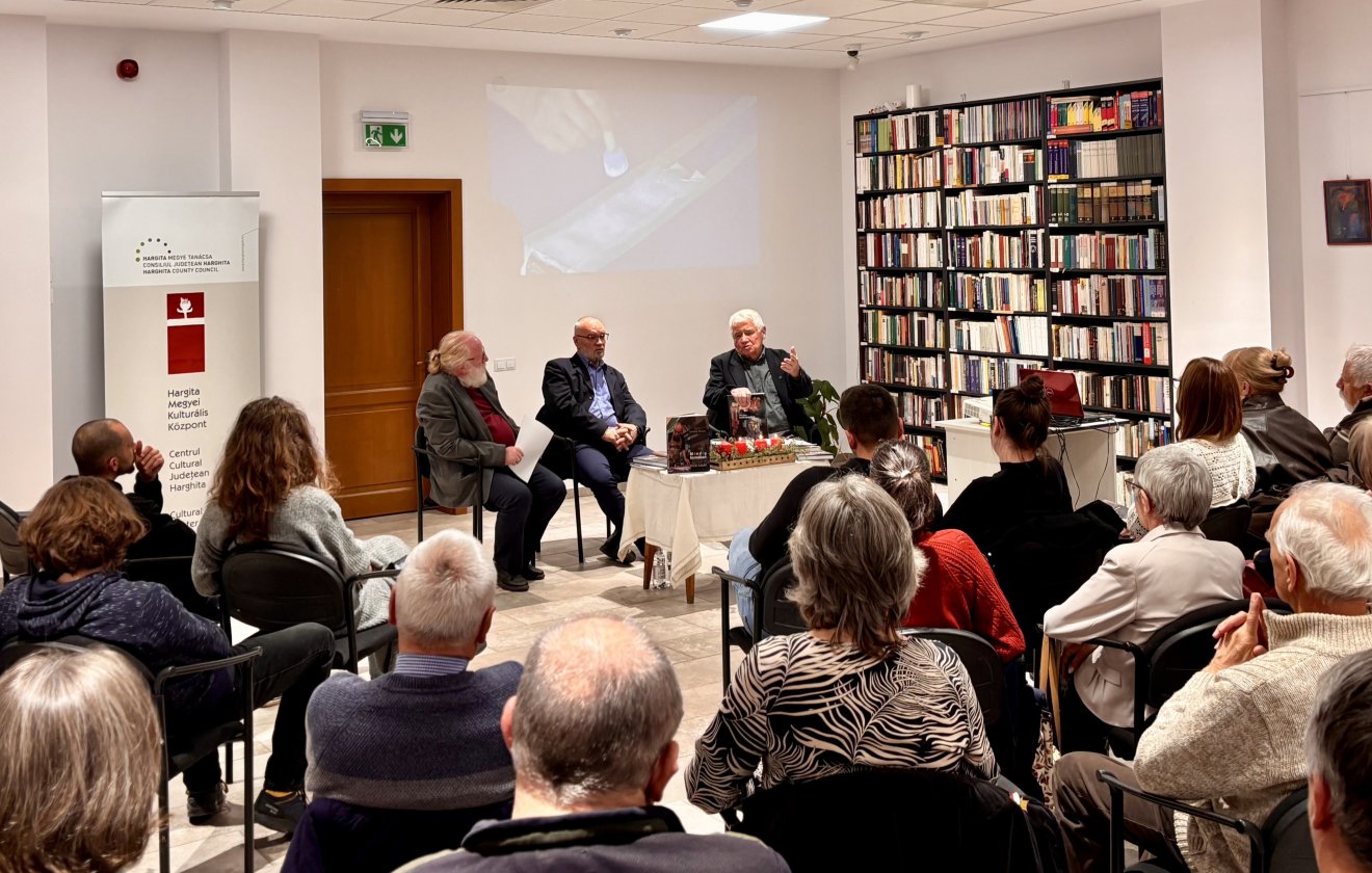 Mindig formában, Botár László, Székedi Ferenc, Sarány István, művészalbum, Hargita Megyei Kulturális Központ