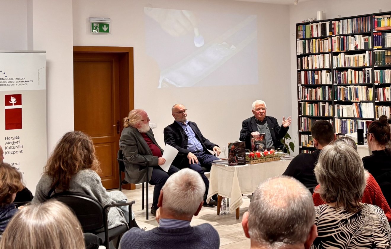 Mindig formában, Botár László, Székedi Ferenc, Sarány István, művészalbum, Hargita Megyei Kulturális Központ