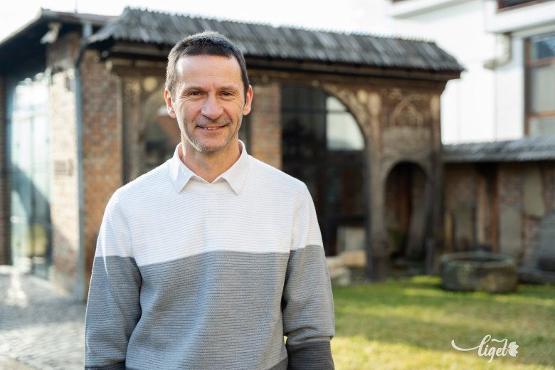 Balázs K. Attila, mélyhegedű, könyv, vers