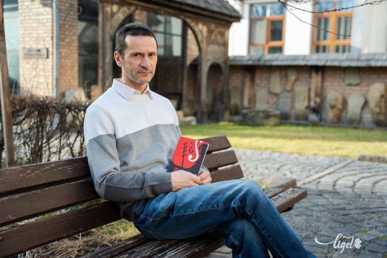 Balázs K. Attila, mélyhegedű, könyv, vers