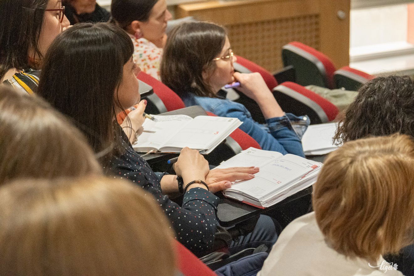 líratanítás, vers, verstanítás, líra, minikonferencia, A líratanítás lehetőségei a 21. században