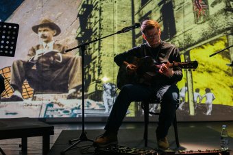 A költők meghalnak, a költészet él