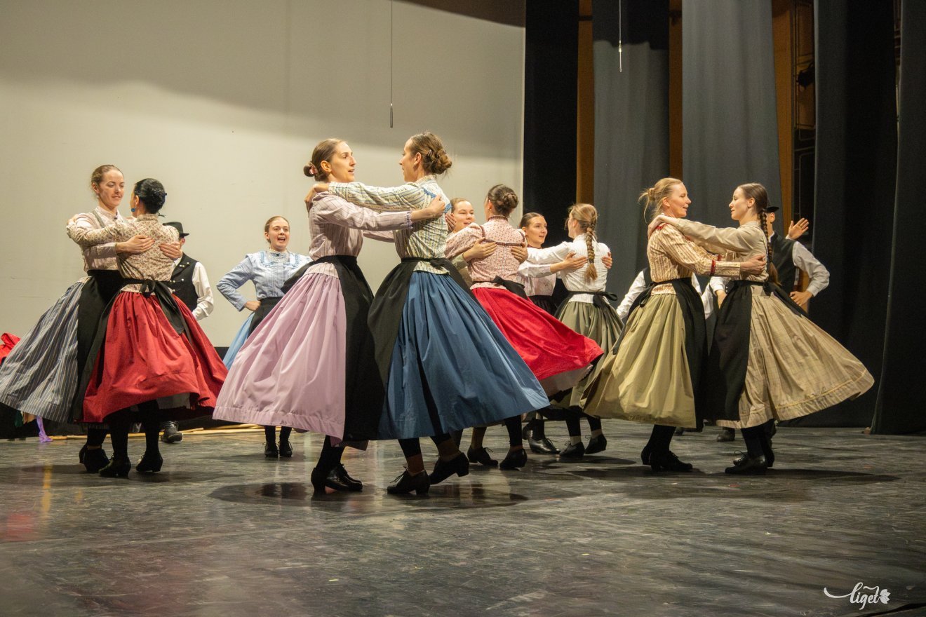 időutazás, Esztendő kereke, András Mihály, Diószegi László, András Orsolya Erzsébet, Hargita Székely Néptáncszínház