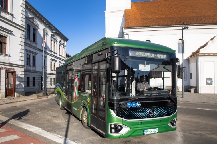 Új elektromos buszokat vásárolhat Székelyudvarhely, ami a környező falvak számára is jót jelenthet
