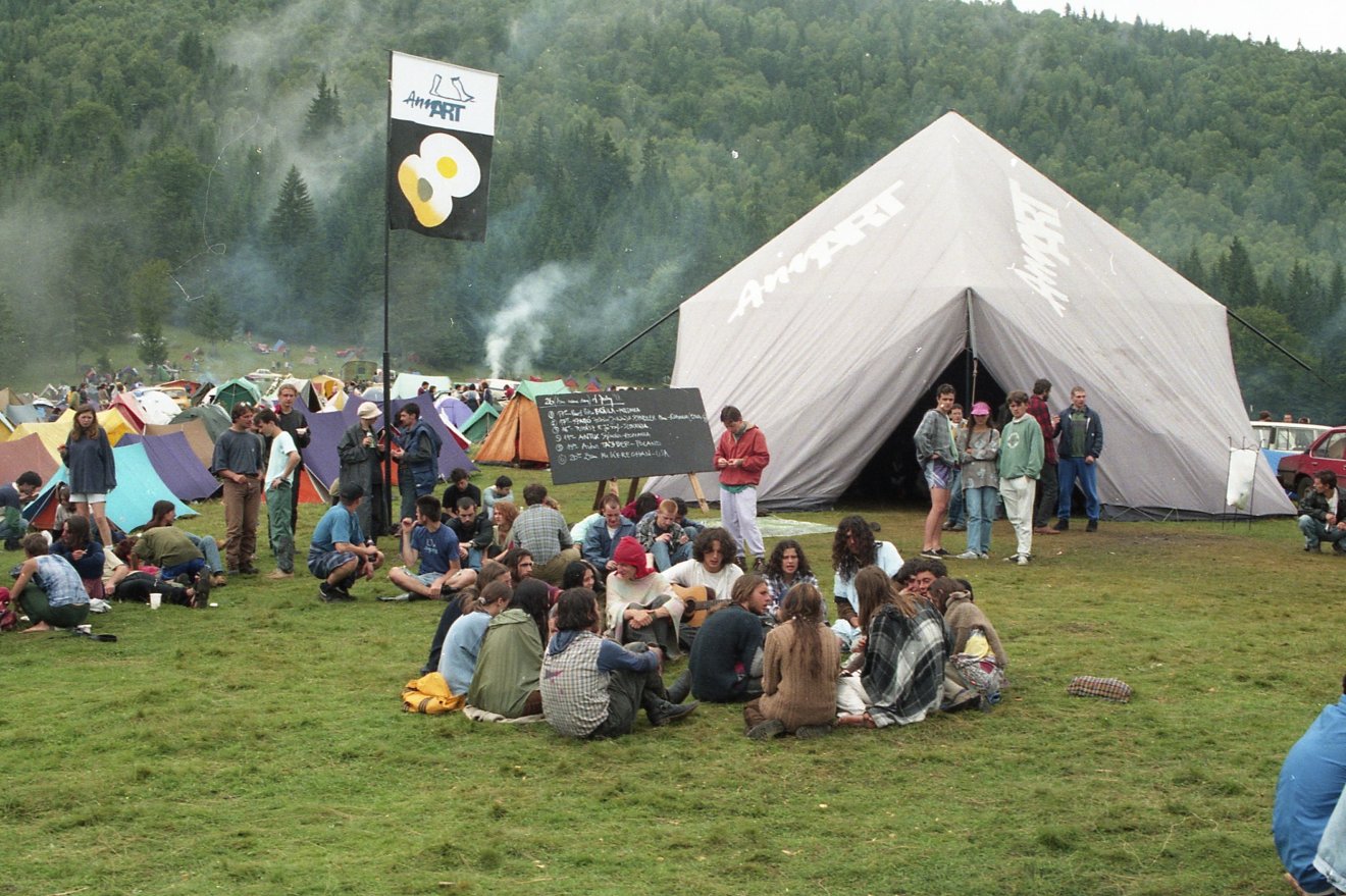 Az AnnART 8. közönsége, Szent Anna-tó, 1997 &bullet;  Fotó: Kispál Attila