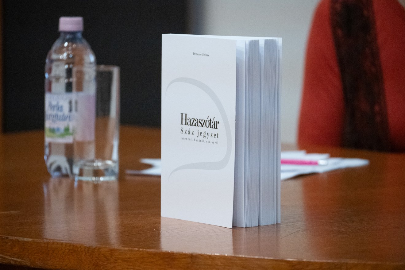 Hazaszótár, Demeter Szilárd, Oláh-Gál Elvira, szerzői kiadás, könyvbemutató, teremtés rendje