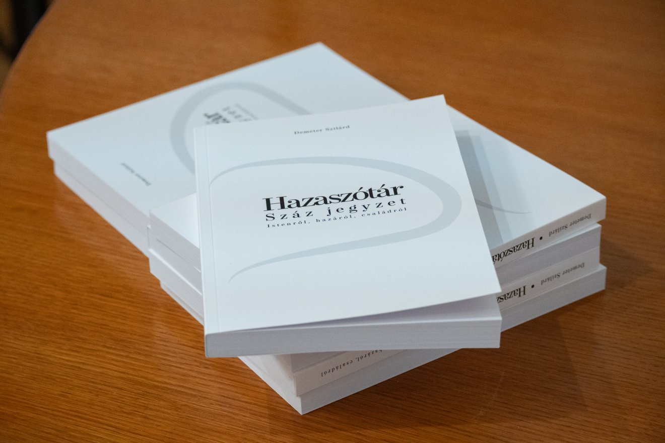 Hazaszótár, Demeter Szilárd, Oláh-Gál Elvira, szerzői kiadás, könyvbemutató, teremtés rendje