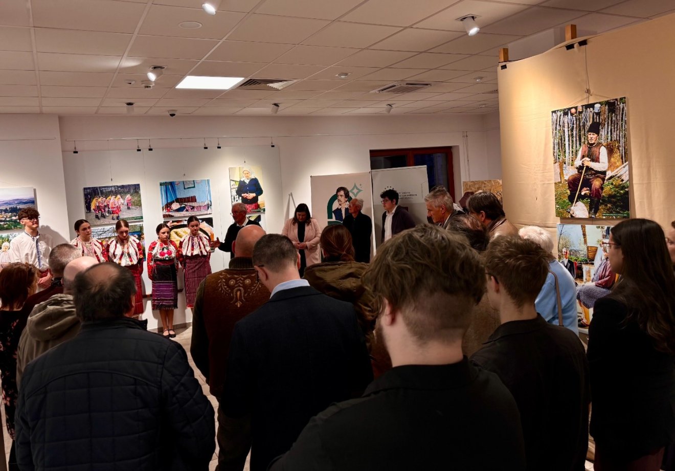 Halász Péter, kiállításmegnyitó, életmű, Domokos Pál Péter, Harangozó Imre, „Bokrétába kötögetem vala…”