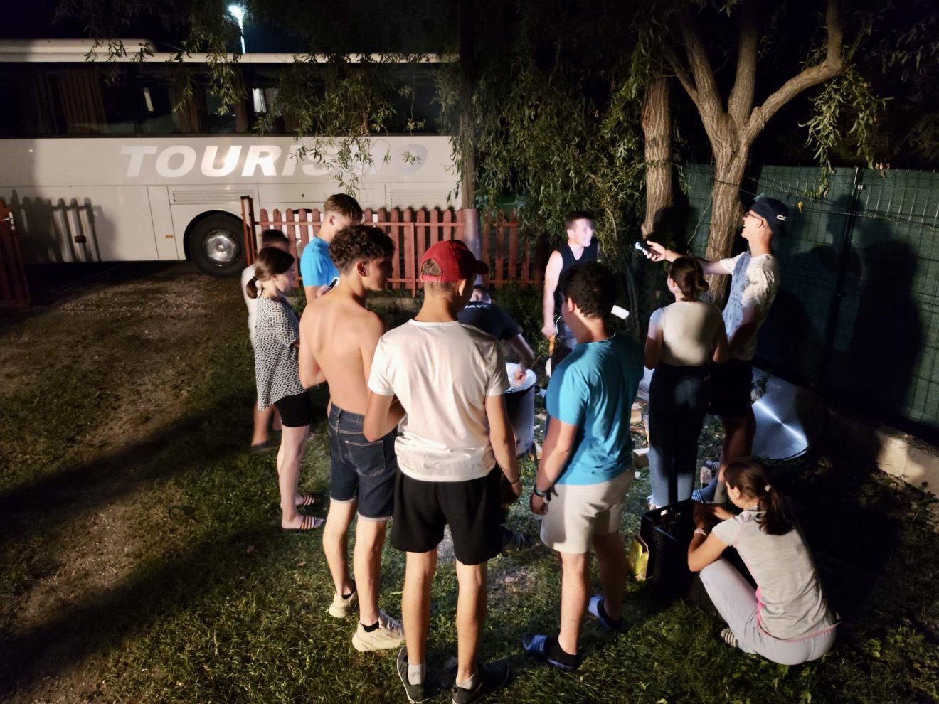 bogrács, Kanabé Dávid, junk food, Balaton, Fuse Band, Csíkszentsimoni Ifjúsági Zenekar